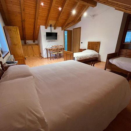 Albergo Nuoitas フォルニ・ディ・ソプラ エクステリア 写真