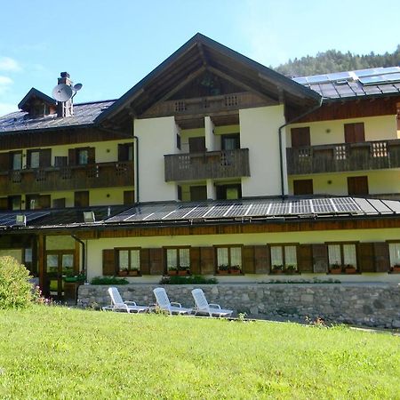 Albergo Nuoitas フォルニ・ディ・ソプラ エクステリア 写真