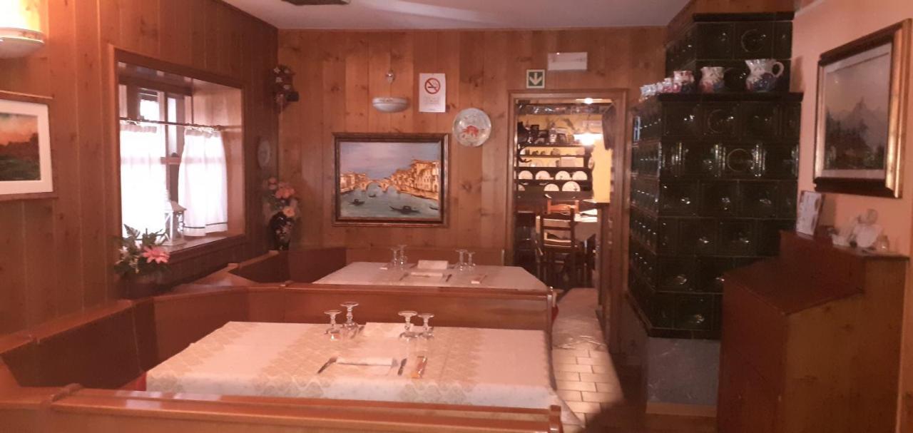 Albergo Nuoitas フォルニ・ディ・ソプラ エクステリア 写真