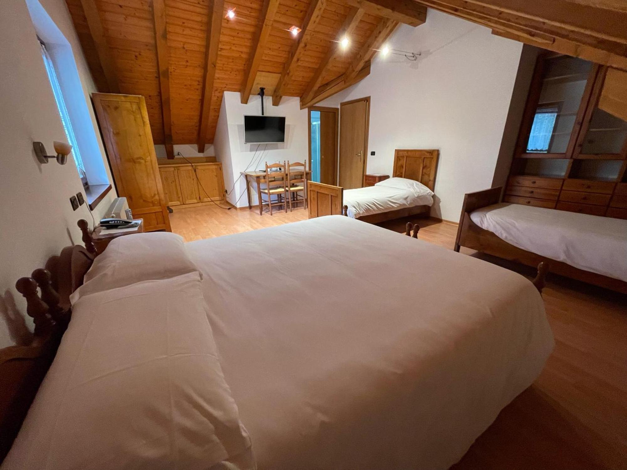 Albergo Nuoitas フォルニ・ディ・ソプラ エクステリア 写真