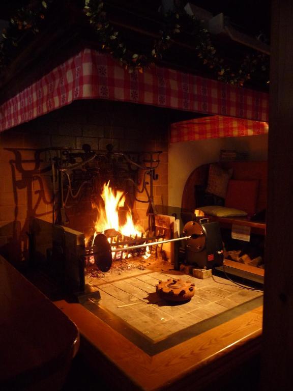 Albergo Nuoitas フォルニ・ディ・ソプラ エクステリア 写真