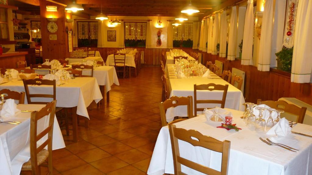 Albergo Nuoitas フォルニ・ディ・ソプラ エクステリア 写真