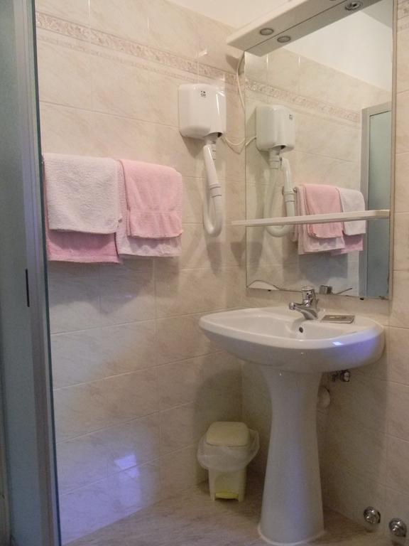 Albergo Nuoitas フォルニ・ディ・ソプラ 部屋 写真