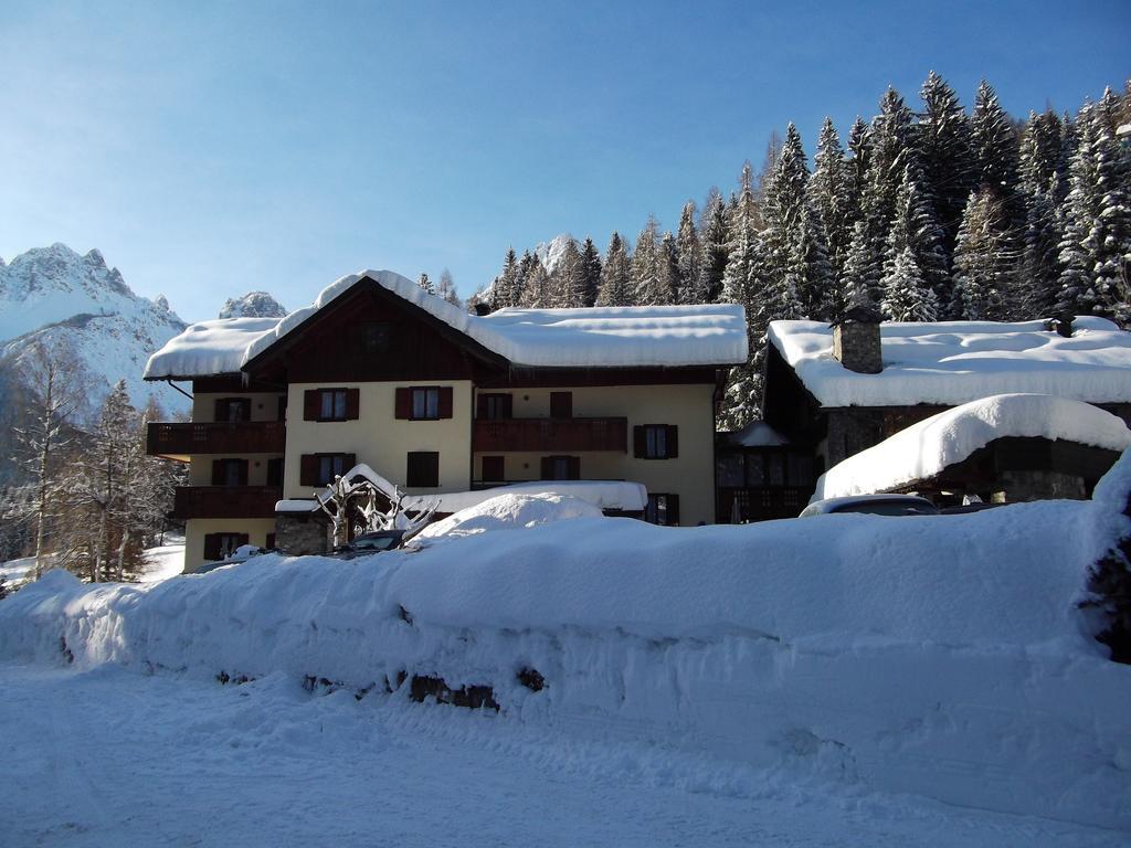 Albergo Nuoitas フォルニ・ディ・ソプラ エクステリア 写真